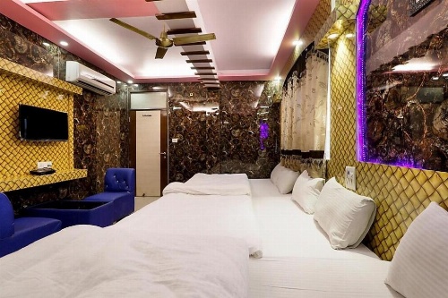 Om International Hotel image 2